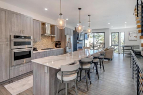 New River Front Luxury Villa 236 I Hot Tub I Great Views I Best Price I FREE Adventures Daily Winter Park